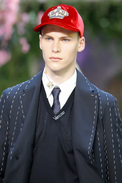 Look 84